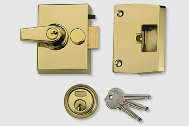 Nightlatch installation by Tottenham master locksmith